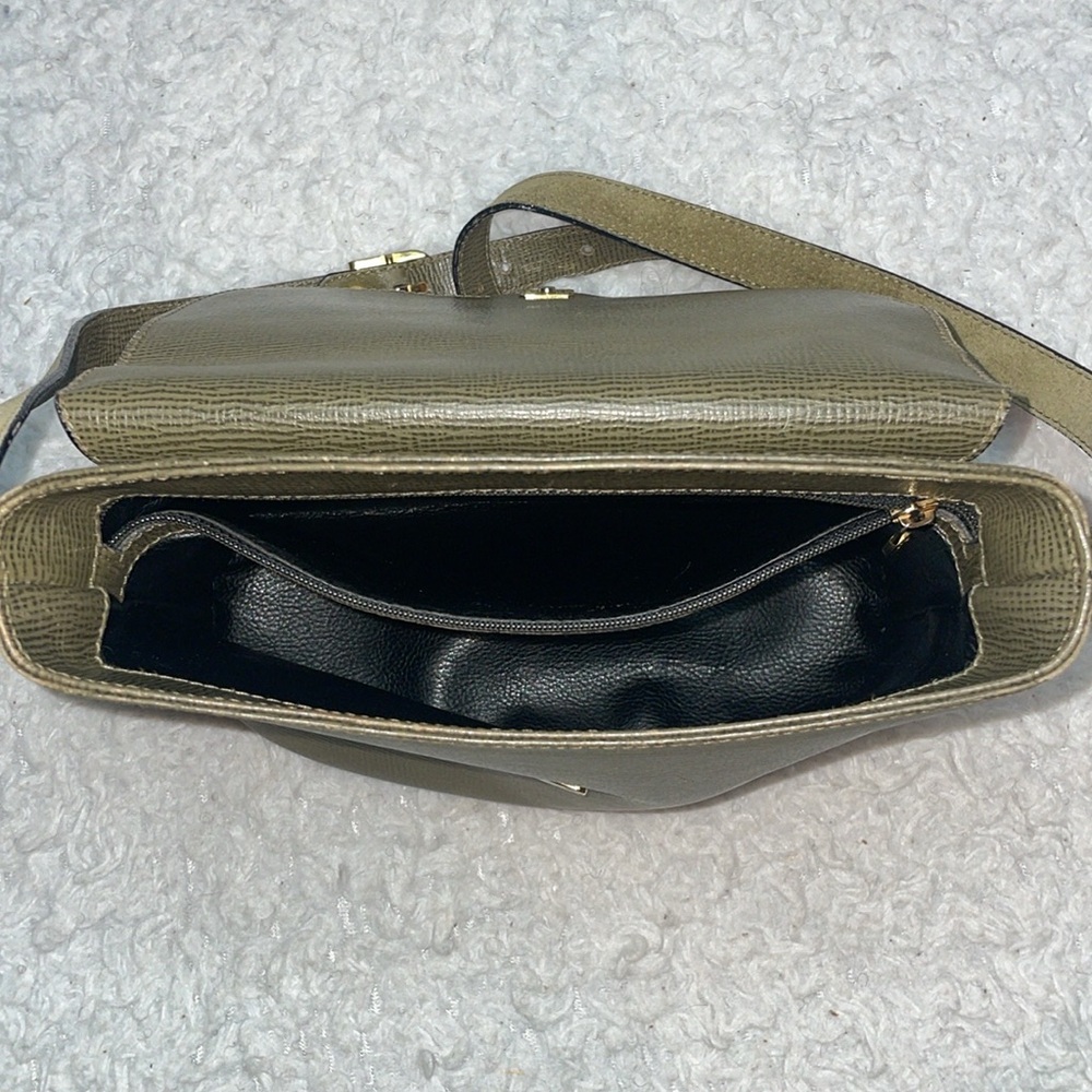 Fendi Vintage Italian Leather & Suede Flap Crossbody Shoulder Bag in Olive Green - Picture 14 of 17